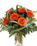 Donáška květin - oranžová kytice